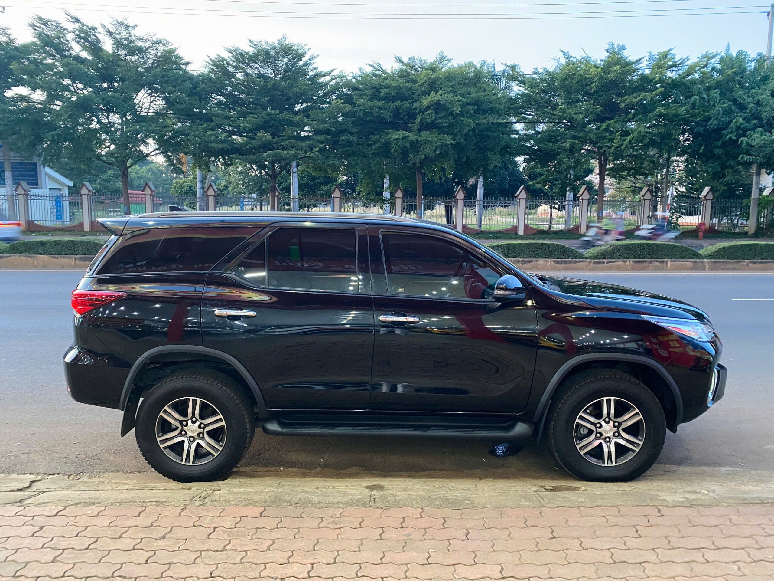 FORTUNER 4X2 AT 2019 (4)