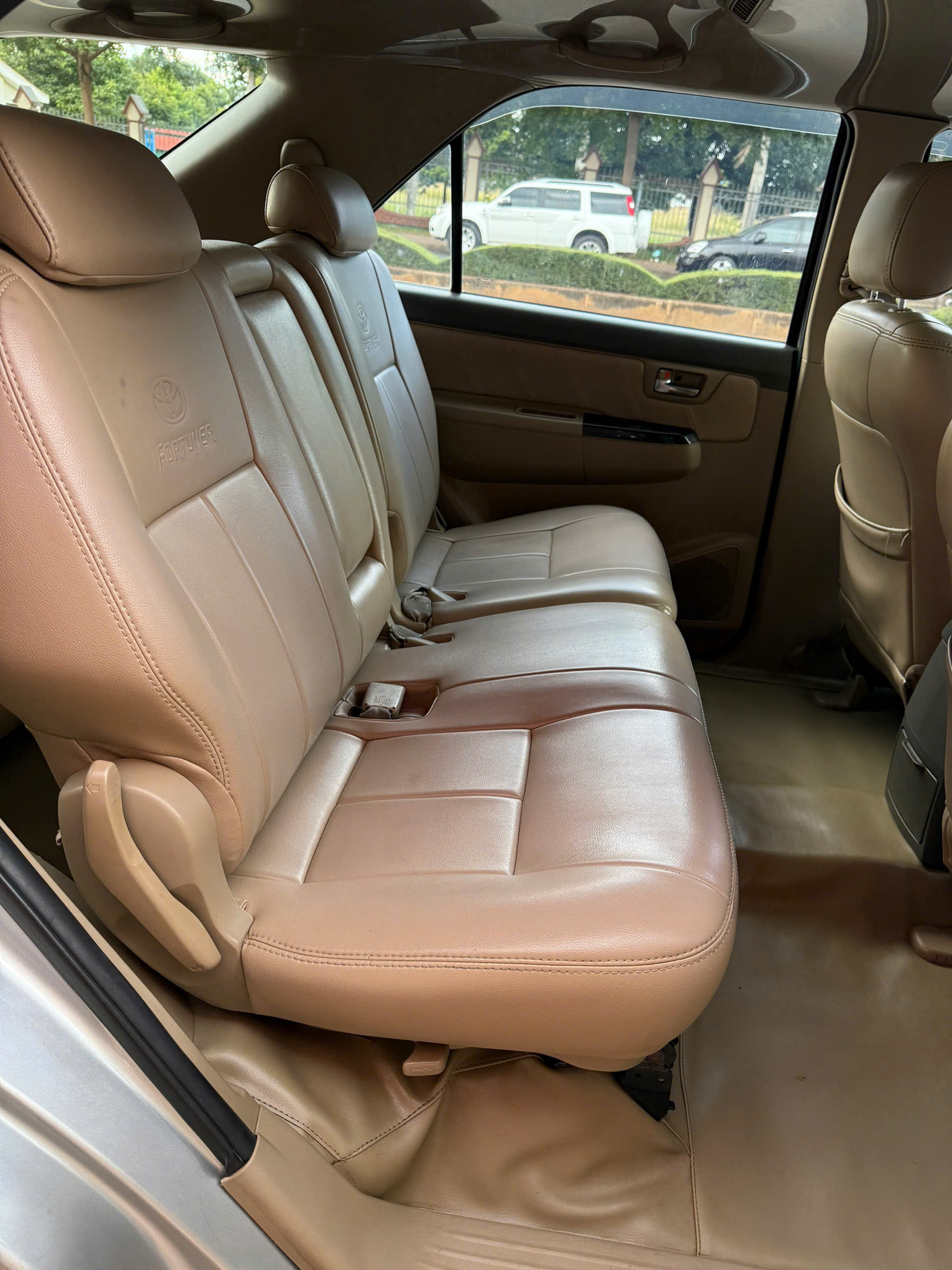TOYOTA FORTUNER 2.5G 2014 (1)