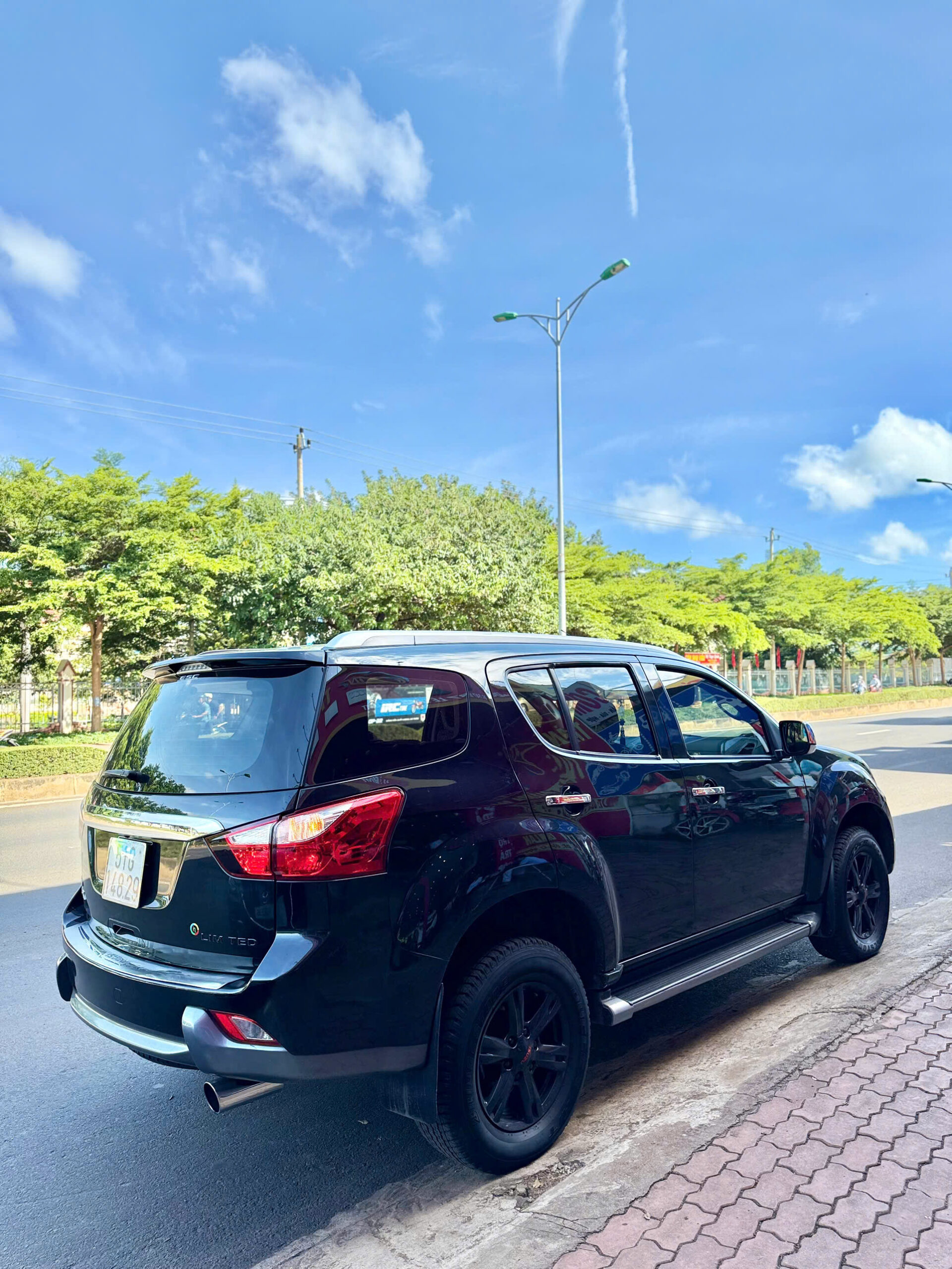 isuzu 2017 (3)