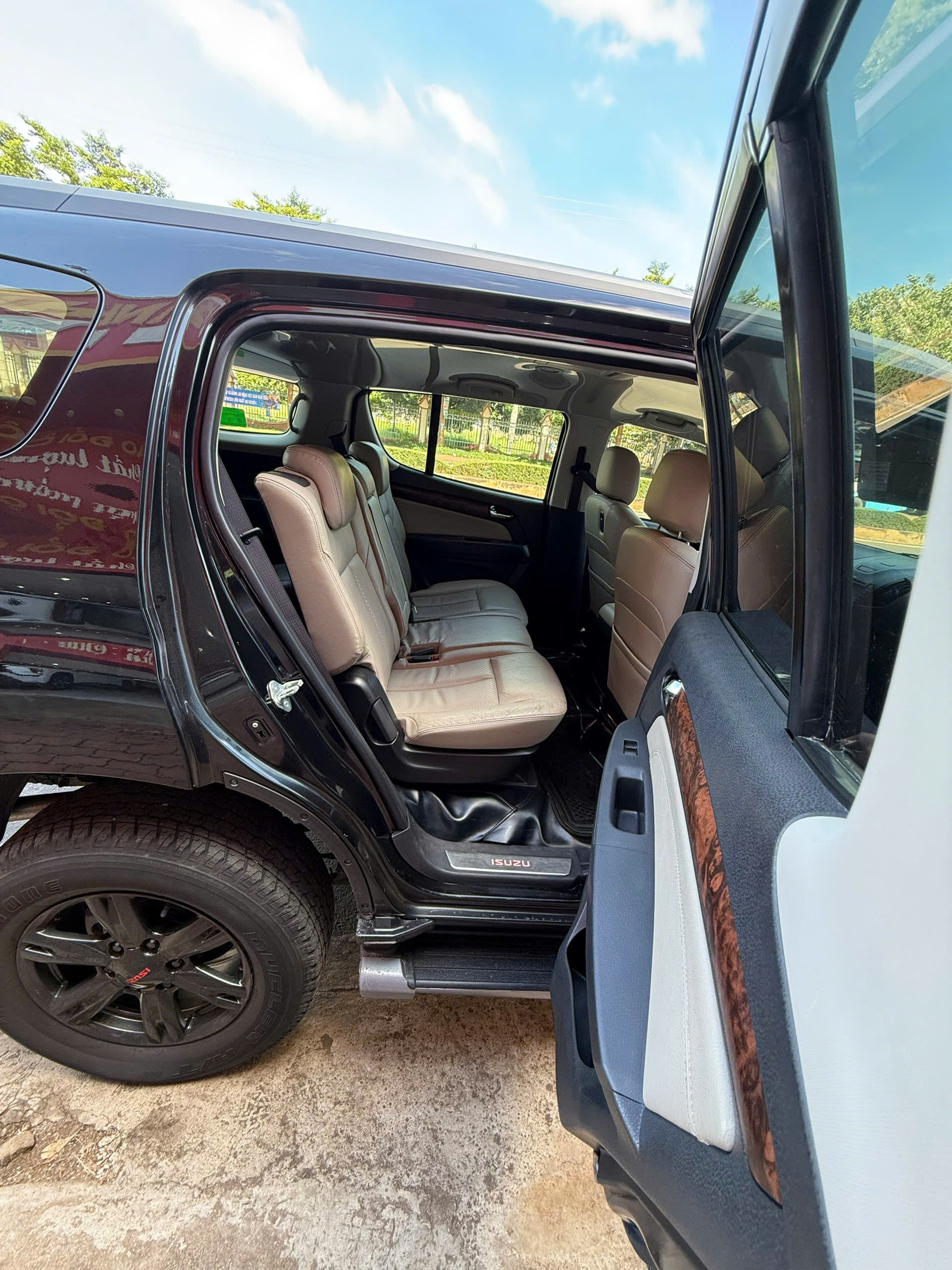 isuzu 2017 (7)