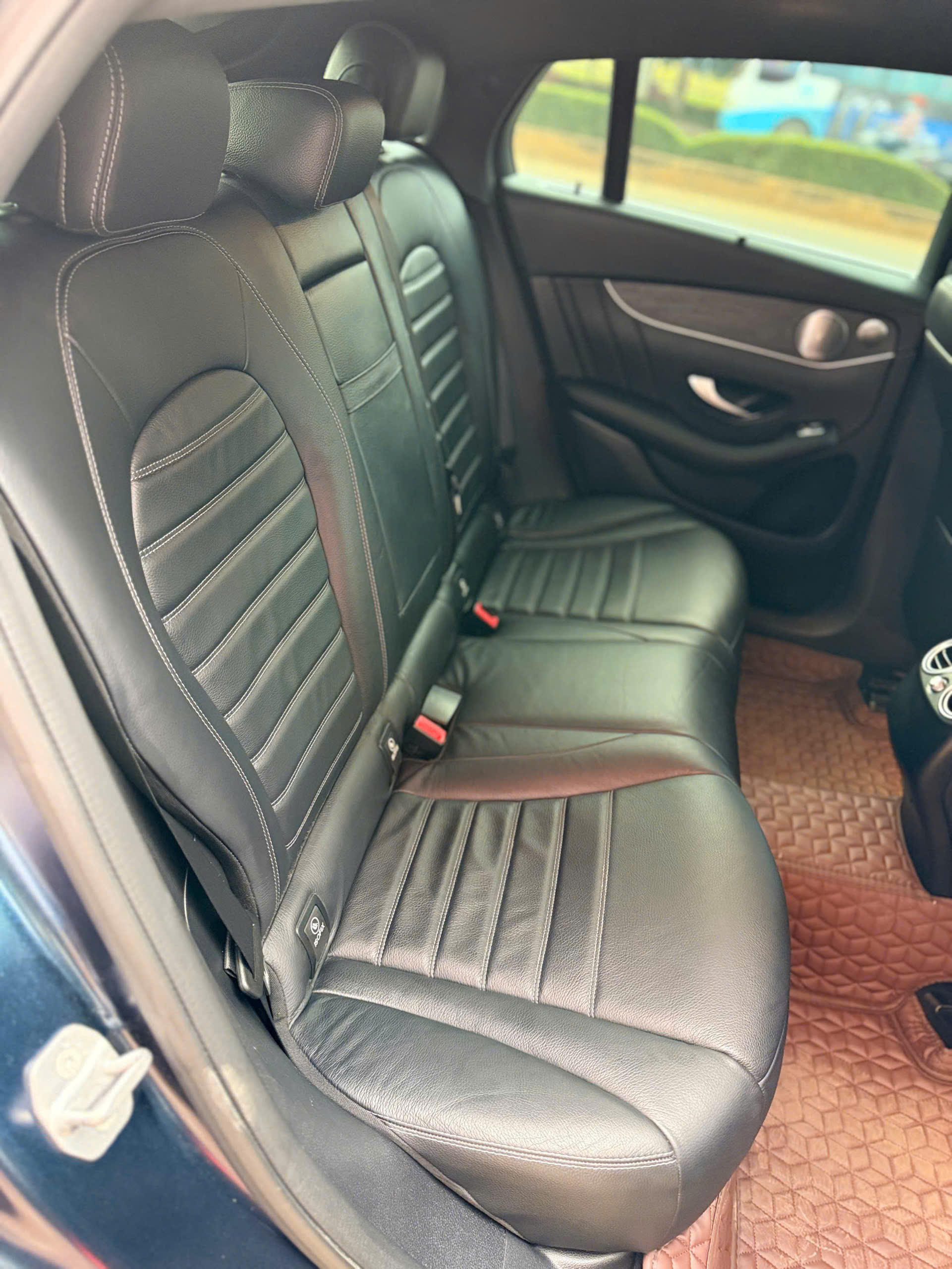 Mercedes Benz GLC 300 Coupe 4Matic 2019 (2)