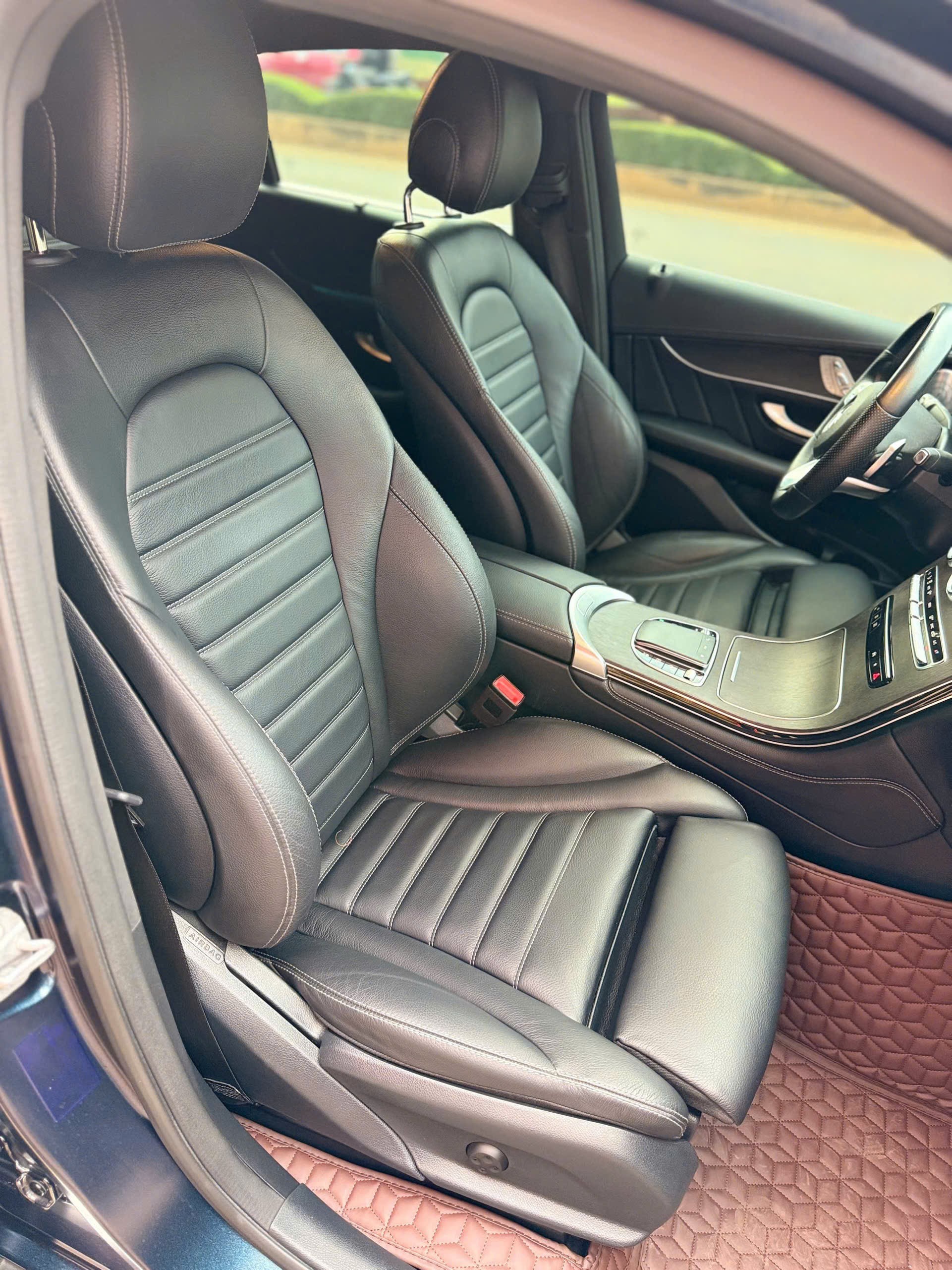 Mercedes Benz GLC 300 Coupe 4Matic 2019 (8)