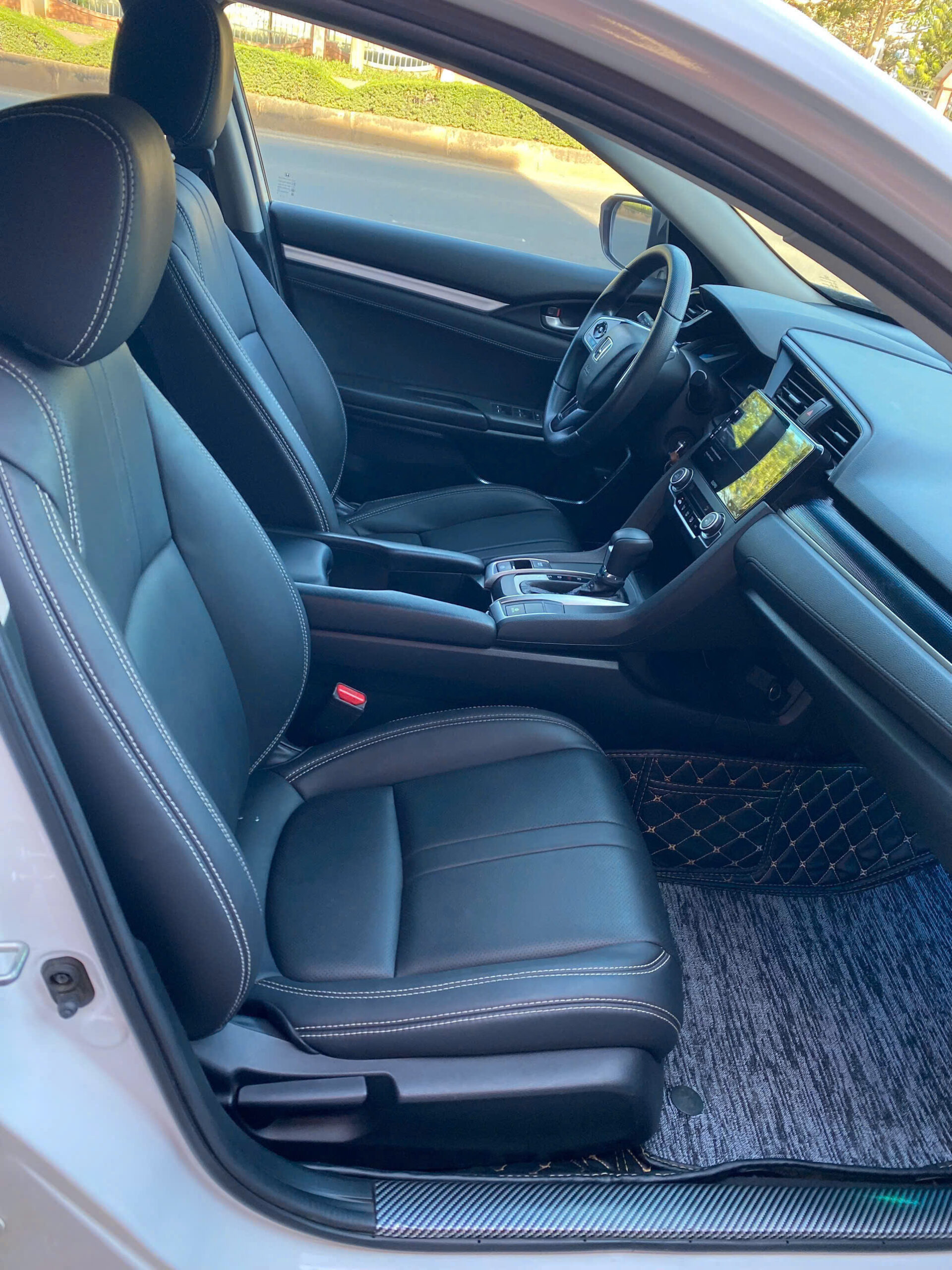 CIVIV 2019 1.8E (7)