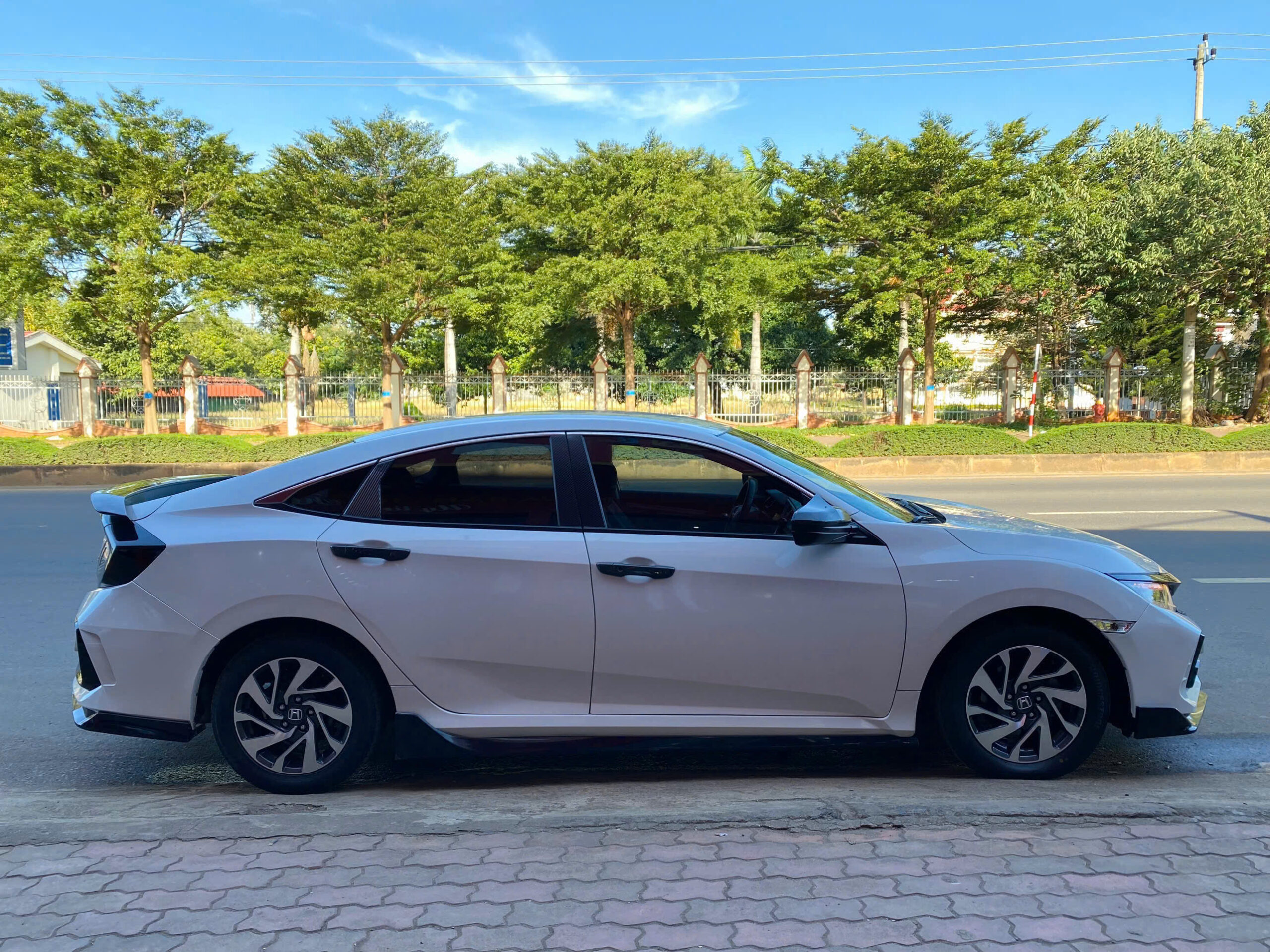 CIVIV 2019 1.8E (8)