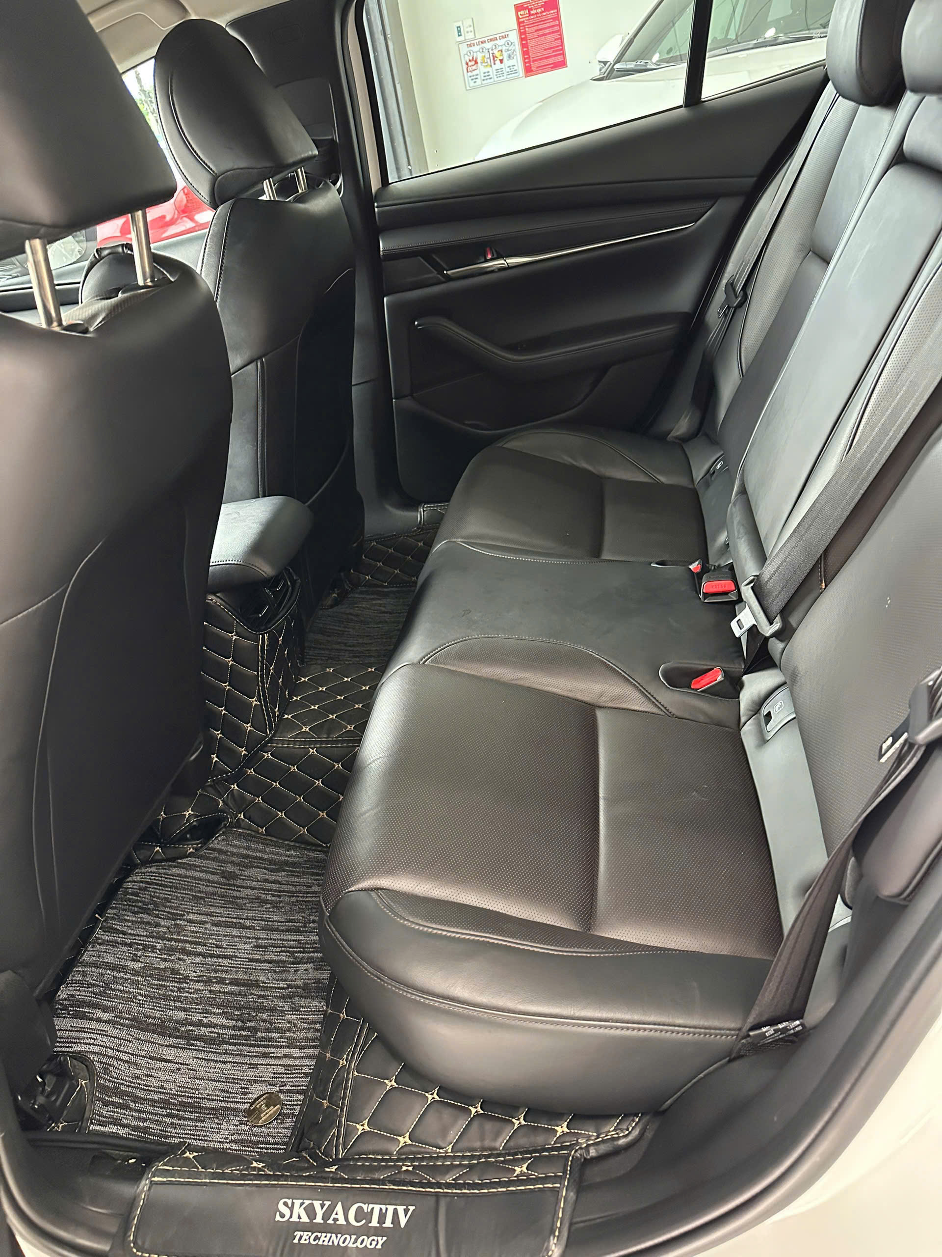 MAZDA 3 2023 LUXURY (9)