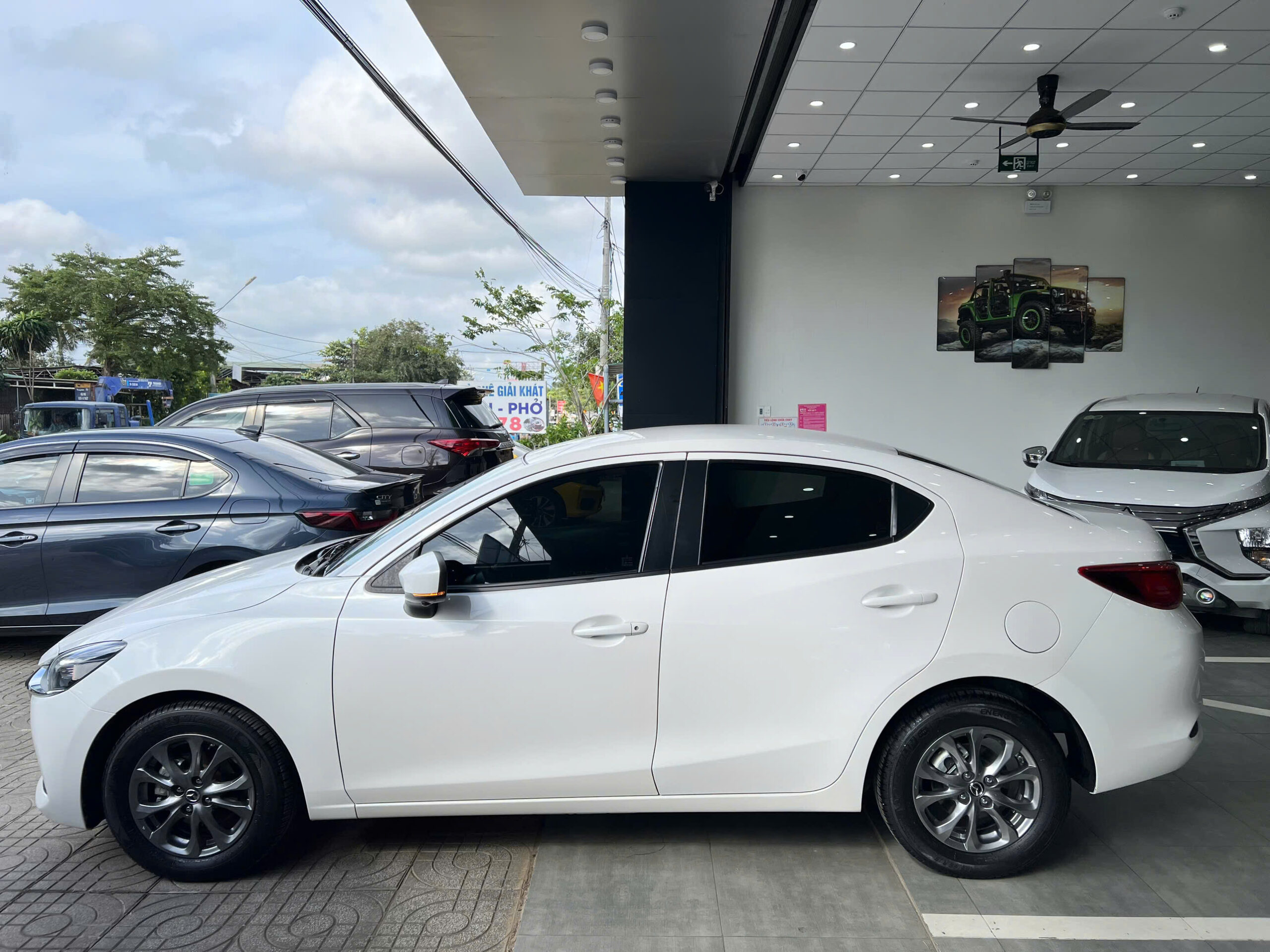 MAZDA 2 2022 DULUXE (10)