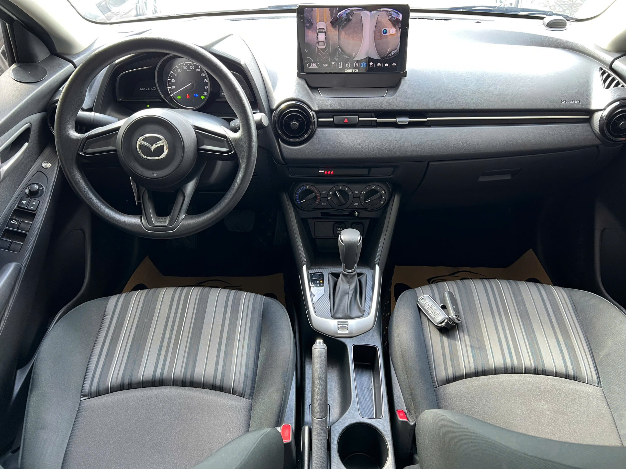 MAZDA 2 2022 DULUXE (2)