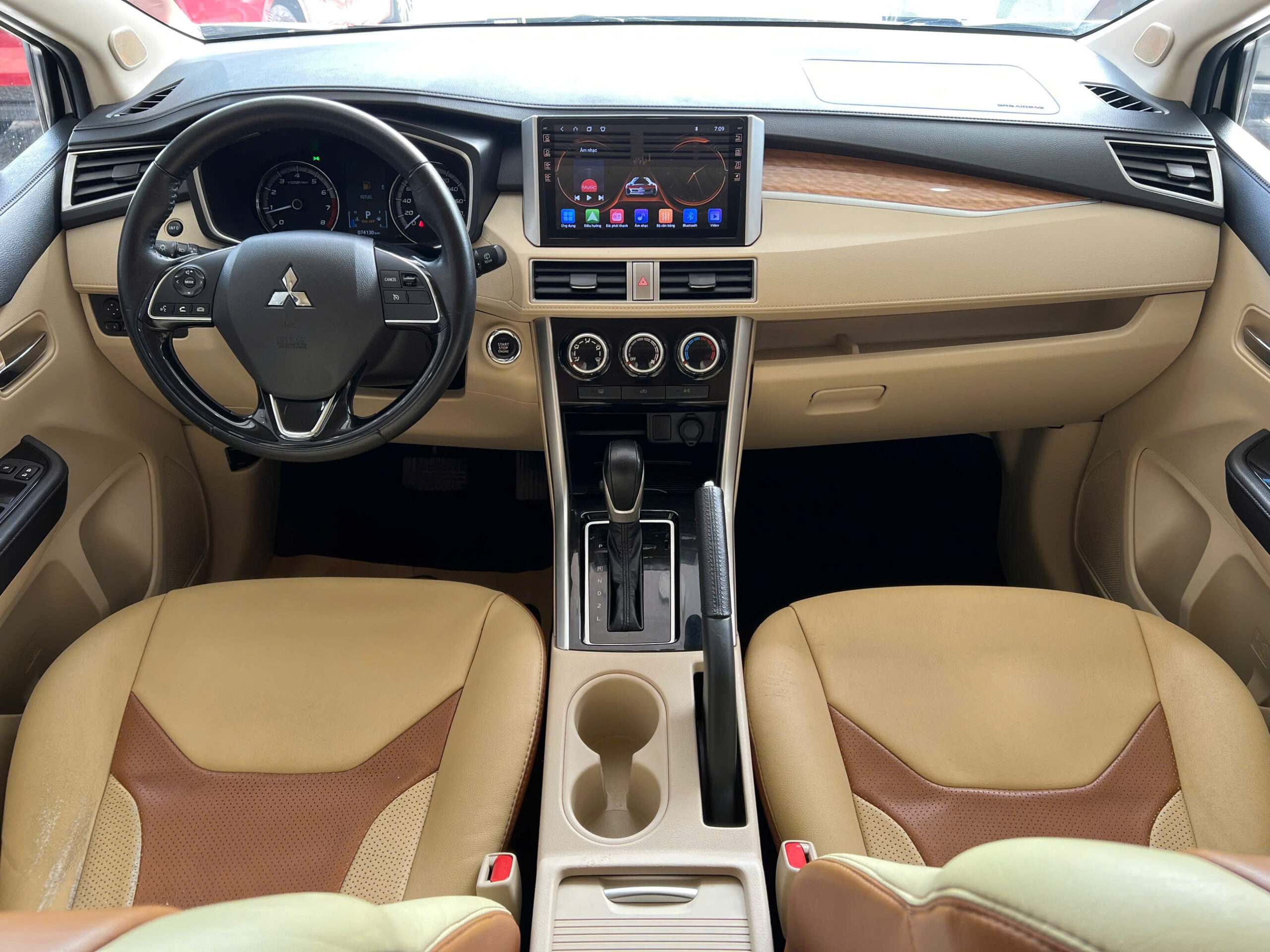 XPANDER 2019 TRẮNG (7)